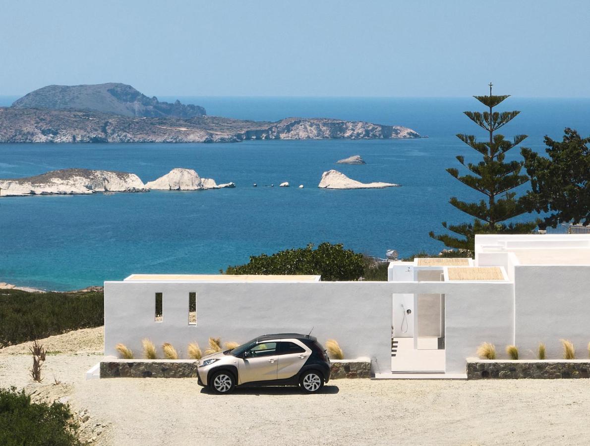 Dot Milos Adamantas  Exteriér fotografie